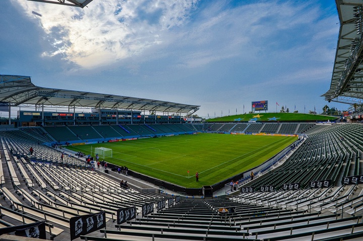 «StubHub Center» стадионына 27 мың адам сыяды