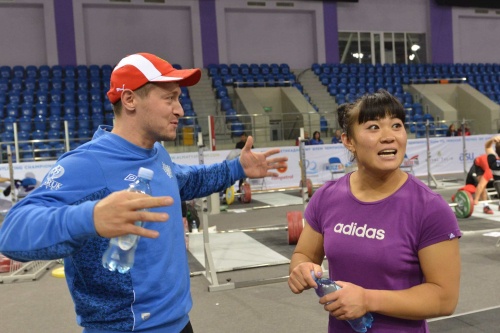 Ауыр атлетика. Майя Манеза сынға түседі