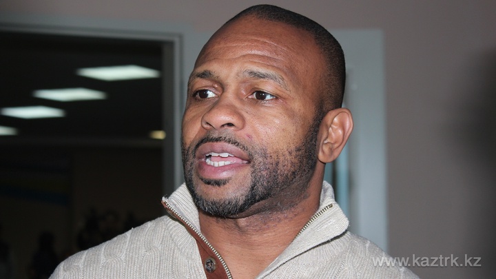 Рой Джонс пен Олег Маскаев Астанада бокс жанкүйерлерімен кездесті (ФОТО)