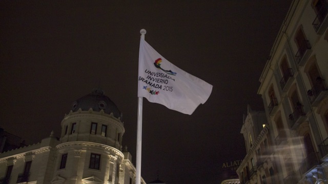 FISU президенті Қазақстан делегациясына Универсиада жалауын табыстады