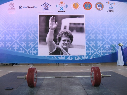 Қарағандыда Анатолий Храпатый атындағы ауыр атлетикадан республикалық турнир өтуде