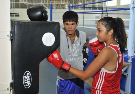 Төрт жыл бұрын Данияр Елеусінов Зарина Диасқа бокстан шеберлік сыныбын өткізген еді (ФОТО) 