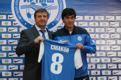 «Ертістің» жанкүйерлері қайырымдылық жасау үшін Самат Смақовтың жейдесін бәссаудаға қойды