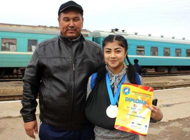 Қызылордалықтар самбодан Әлем чемпионатының күміс жүлдегері Диана Тілеумұратованы күтіп алды