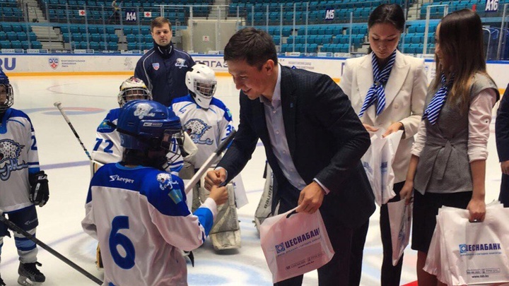 Геннадий Головкин «Барыс» хоккей клубына қонаққа барды 