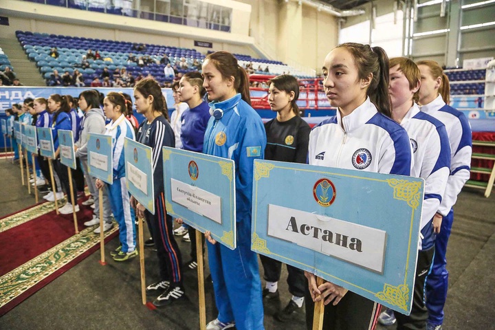 Астанада бокстан қыздар арасында Қазақстан чемпионаты өтіп жатыр