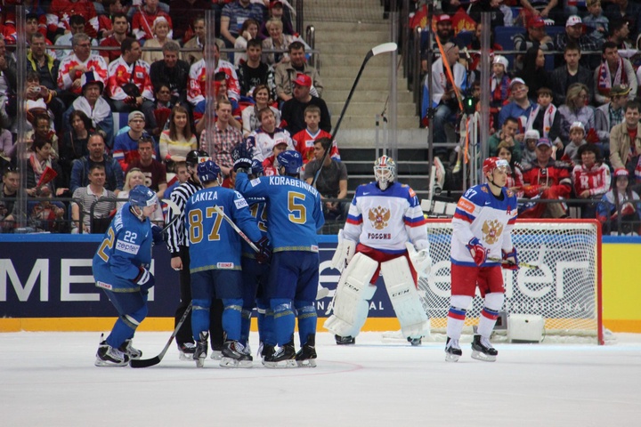 Қазақстан хоккейшілері тартысты ойында Ресей командасына 6:4 есебімен есе жіберді
