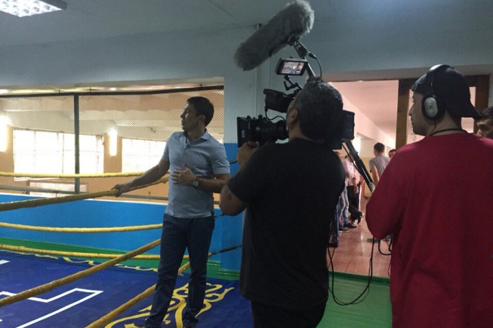 НВО телеарнасы Майқұдықта Геннадий Головкин туралы туралы ролик түсіруді бастады