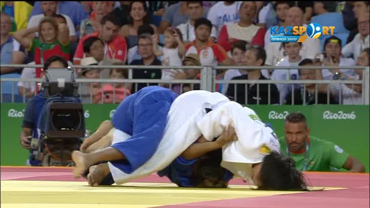 Қазақстандық Отгонцэцэг Галбадрах қарсыласынан басым түсті (ВИДЕО)