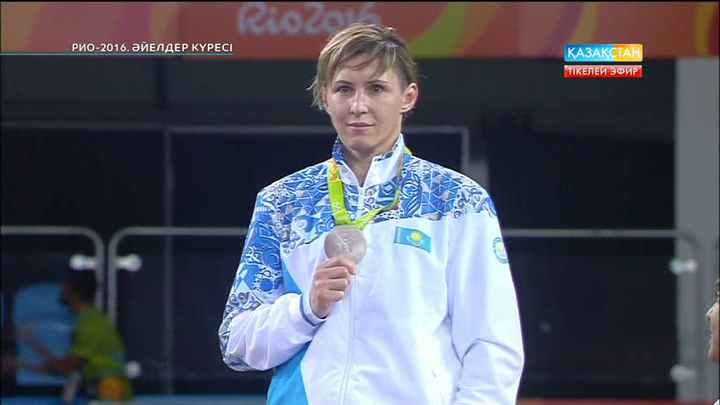 Рио Олимпиадасының күміс жүлдегері Гюзель Манюрованы марапаттау сәті (ВИДЕО)