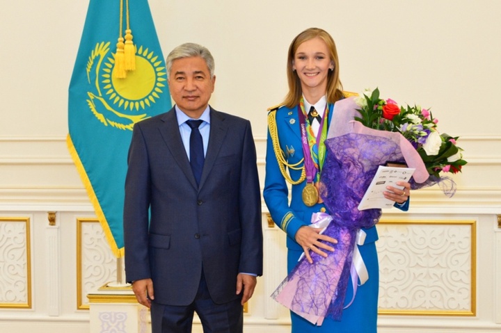 ҚР Қорғаныс министрі Олимпиада ойындарының қола жүлдегері Ольга Рыпаковаға құрмет көрсетті 