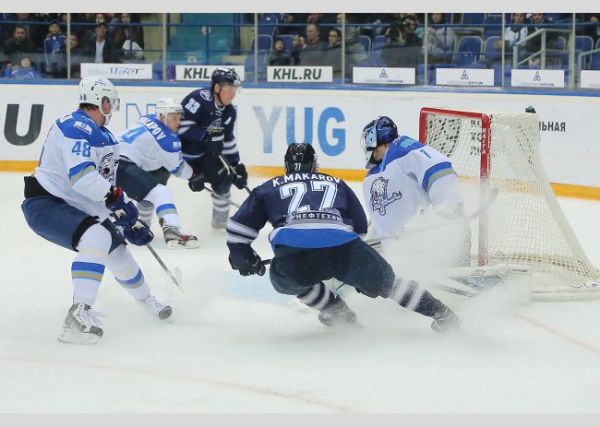 «Барыс» сырт алаңда  «Нефтехимиктен» басым түсті