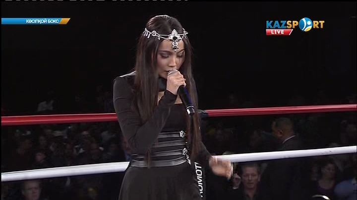 Жанар Дұғалованың Қанат Исламның жекпе-жегі алдында «Ризамын» әнін орындады (ВИДЕО)