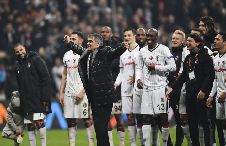 «Бешикташ» 10 ойыншымен «Олимпиакосты» тізе бүктіртті